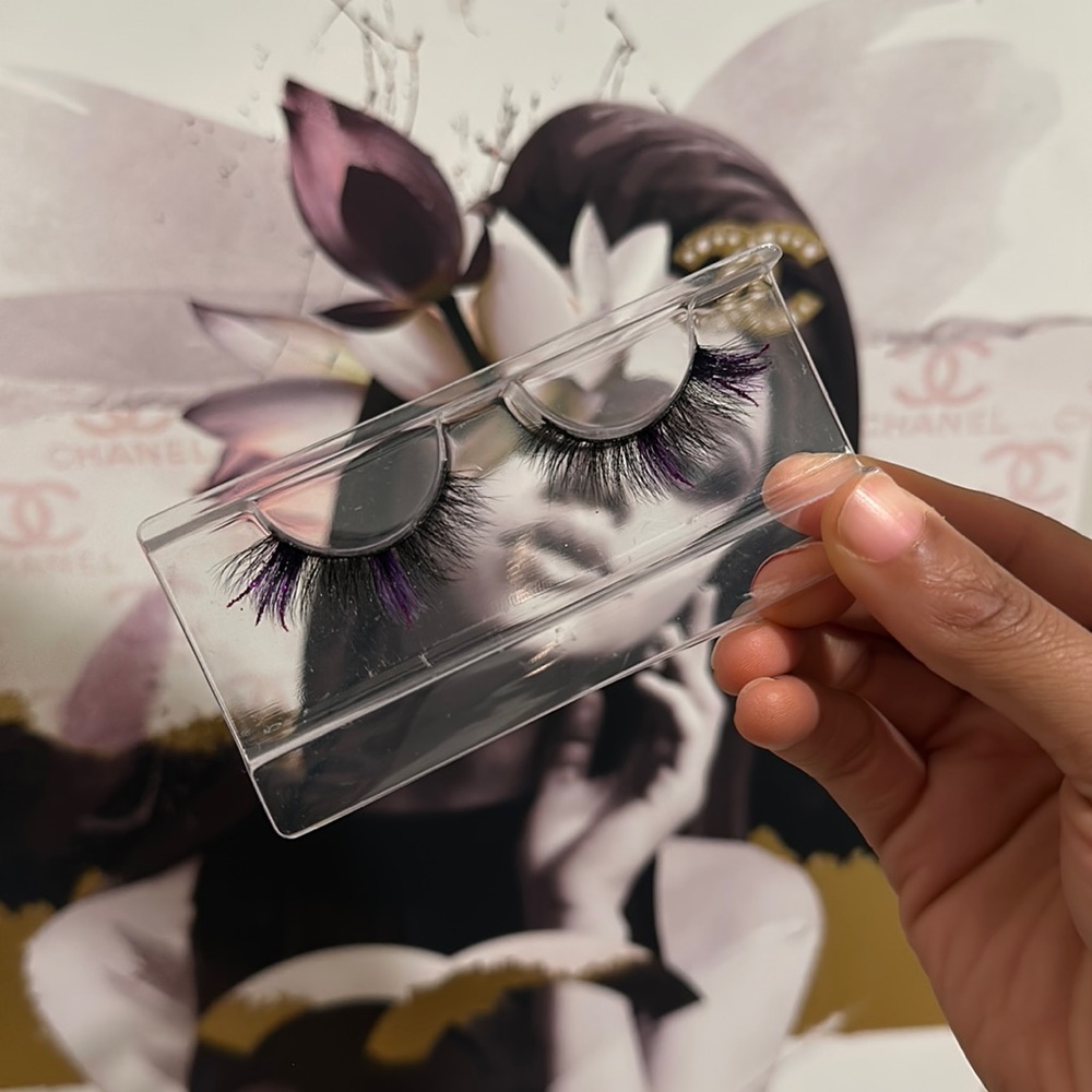 Purple glitter and black lash extension